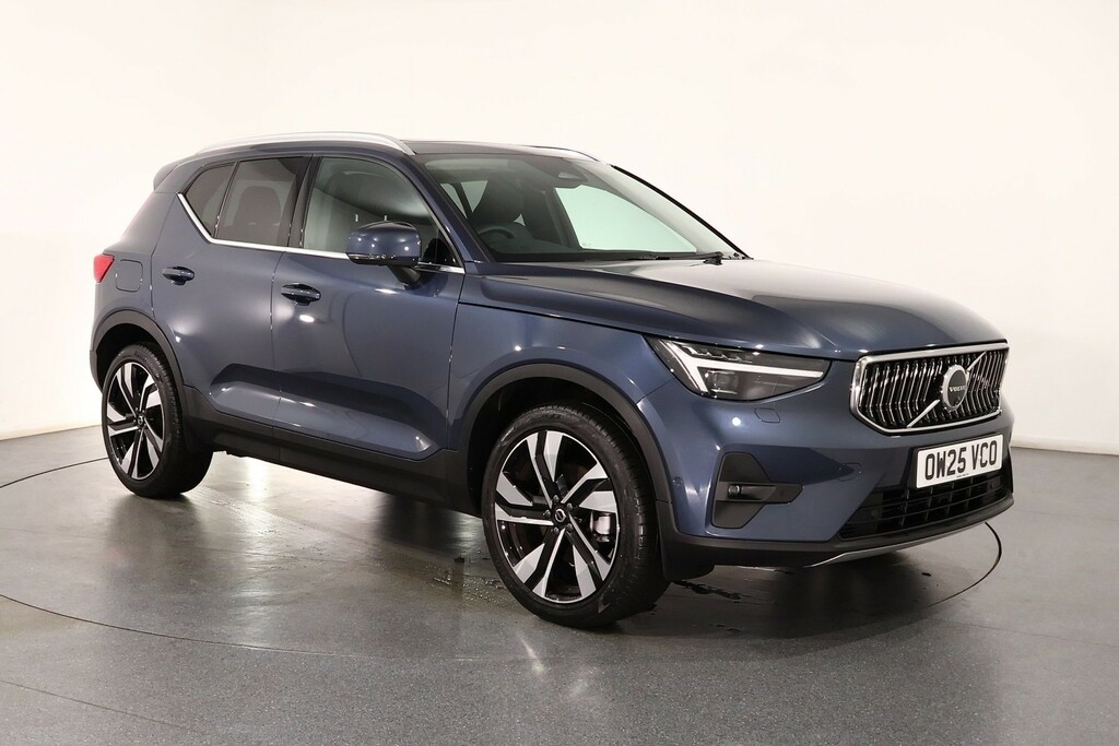 Volvo XC40 Ultra Bright Blue