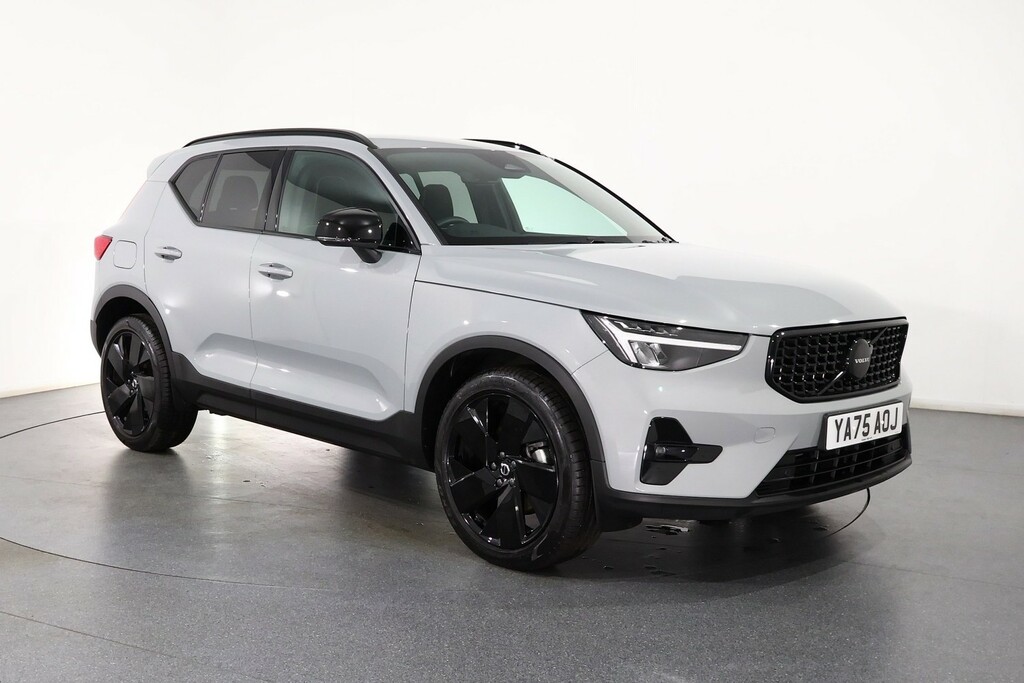 Volvo XC40 Plus Black Edition Grey