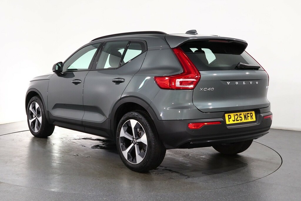Volvo XC40 Plus Dark PJ25WFR Green #5