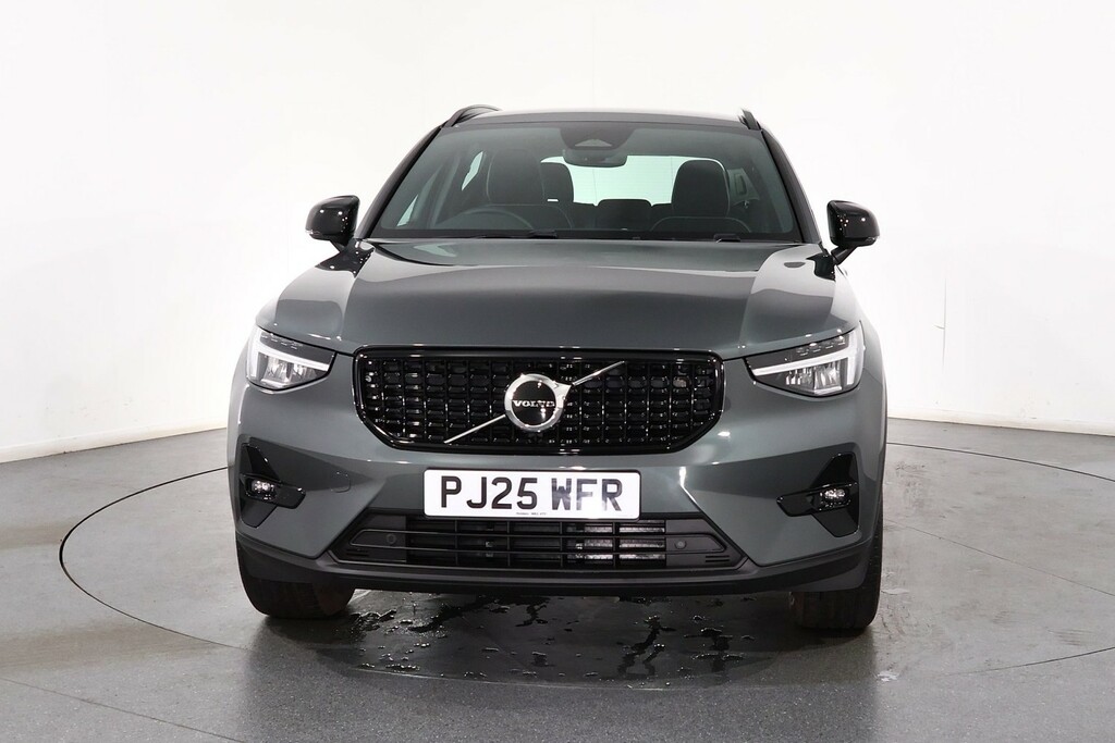 Volvo XC40 Plus Dark PJ25WFR Green #2