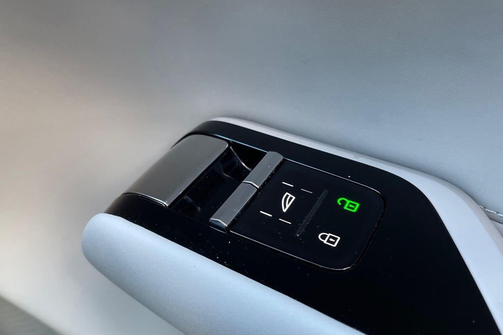 Volvo EX90 Ultra Black #40