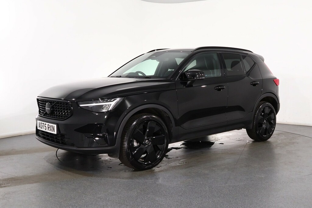 Volvo XC40 Plus Black Edition AO75RXN Black #3