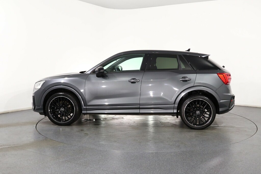 Audi Q2 35 Tfsi Black Edition S Tronic KS70SYP Grey #4