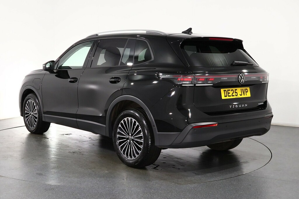 Volkswagen Tiguan Match Black #5
