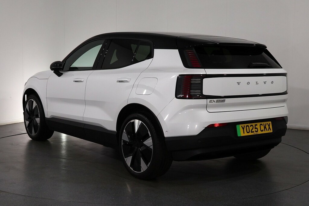 Volvo EX30 Ultra White #5