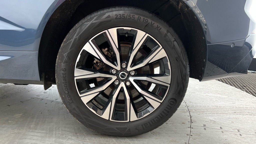 Volvo XC60 Plus Blue #4