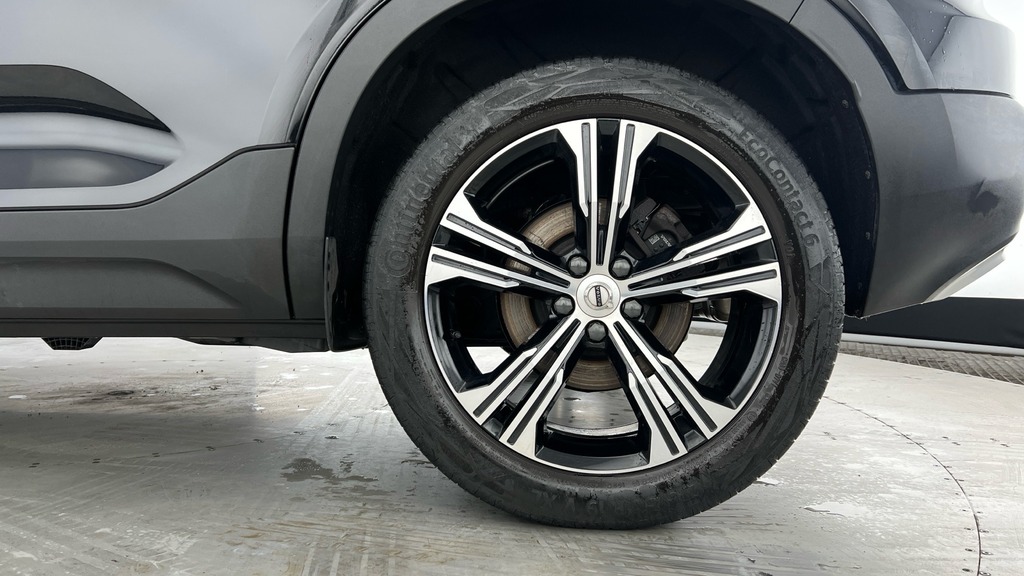 Volvo XC40 Inscription Pro NU22ZGG Black #4