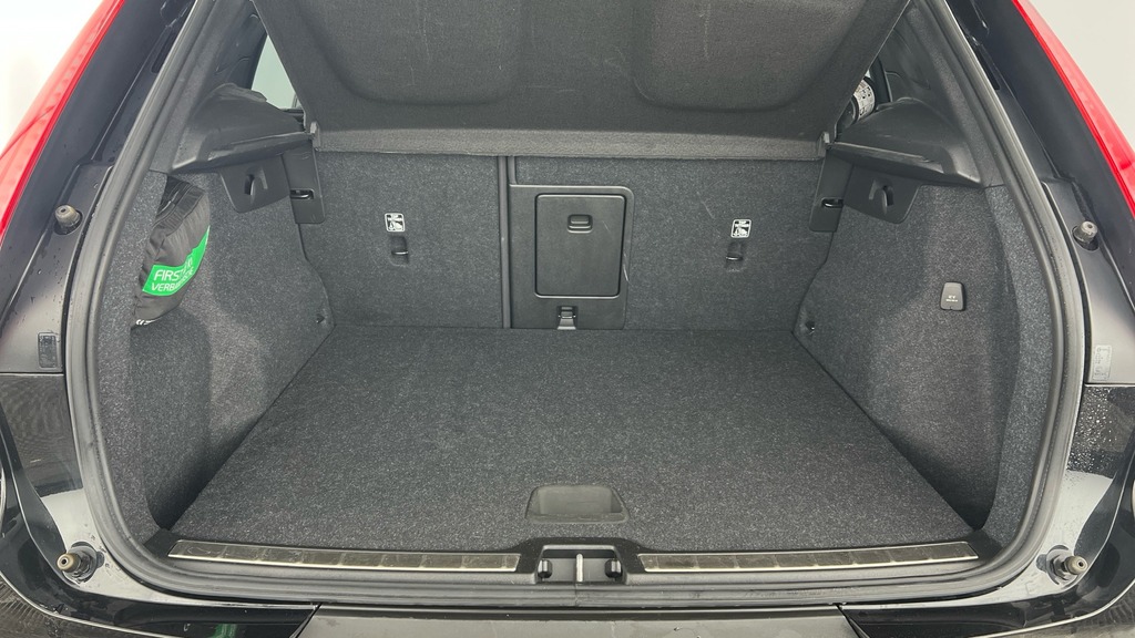 Volvo XC40 Inscription Pro NU22ZGG Black #5