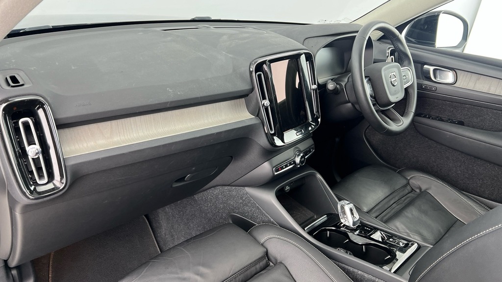 Volvo XC40 Inscription Pro NU22ZGG Black #6