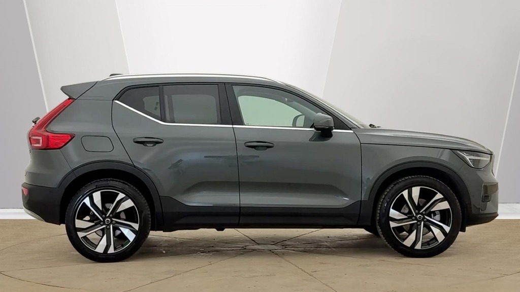 Volvo XC40 Ultra Bright OW25YJF Green #2
