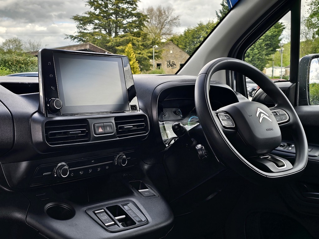 Citroen e-Berlingo Feel XL YG23BNB Blue #2