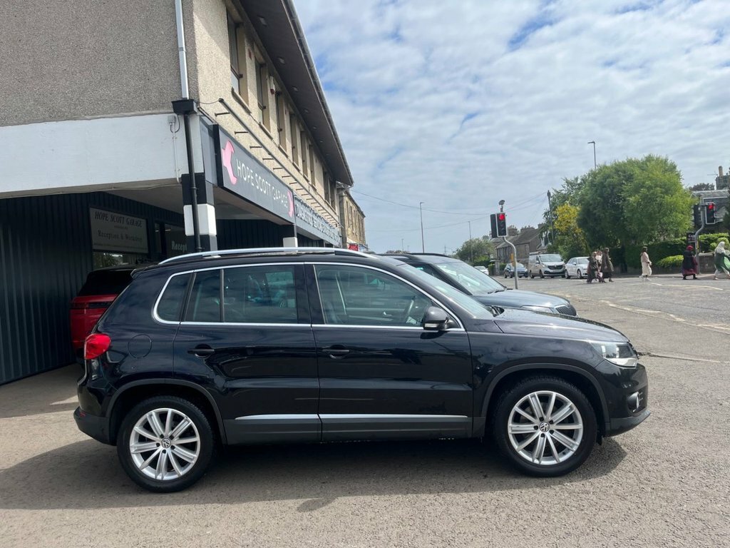 Volkswagen Tiguan 2L Match Edition GN16EVG Black #2