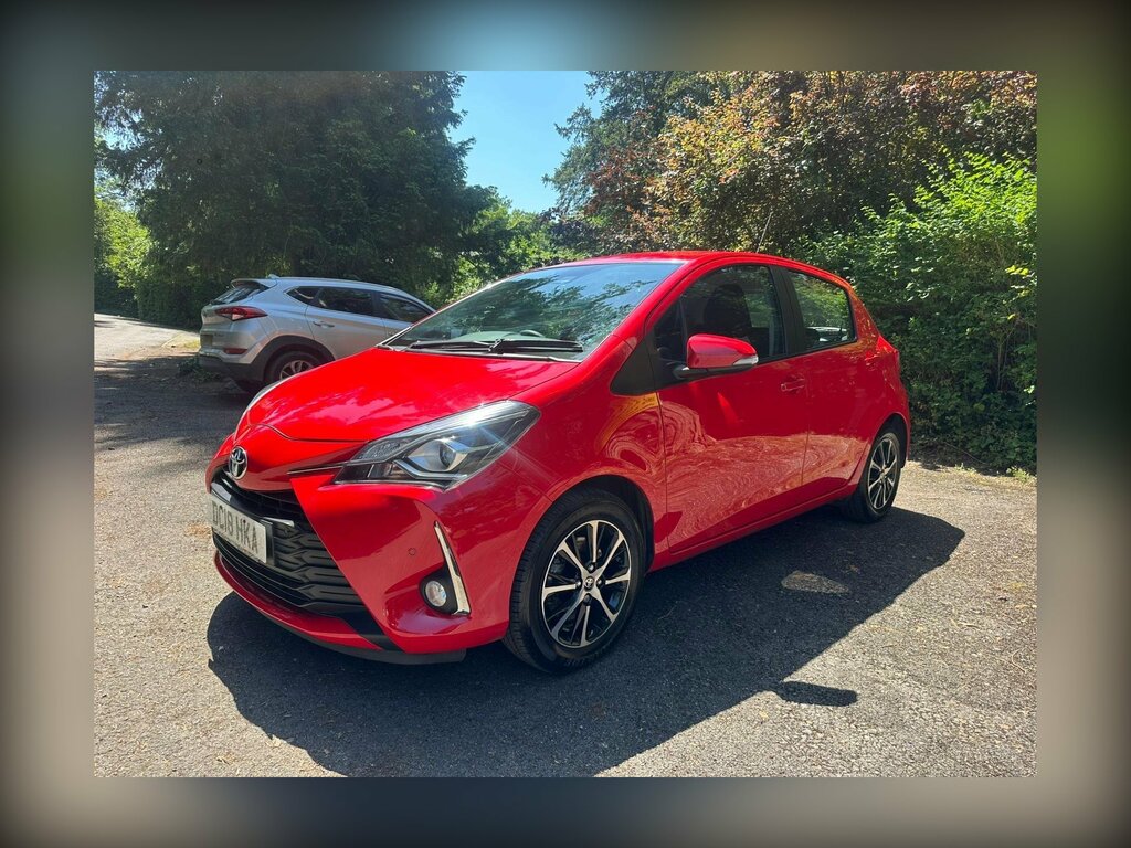 Toyota Yaris 1.5 Vvt-i Icon Tech Euro 6 Red