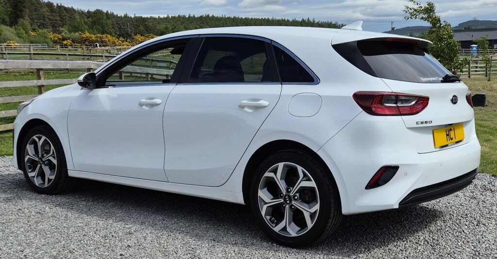 Kia Ceed Hatchback 1.6 Crdi 3 2019 CM17DOS White #2