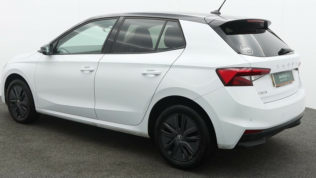 Skoda Fabia 1.0 Mpi Design Edition Hatchback FV25KLK White #5