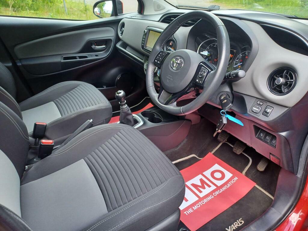 Toyota Yaris 1.5 Vvt-i Icon Tech Euro 6 Red #6