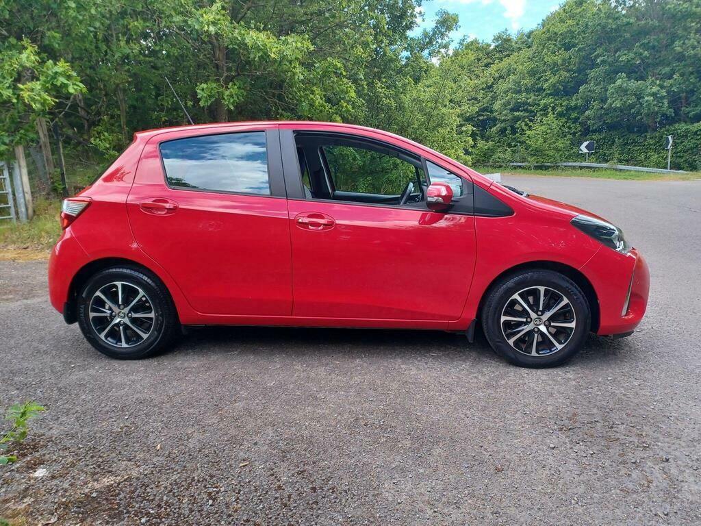 Toyota Yaris 1.5 Vvt-i Icon Tech Euro 6 Red #3