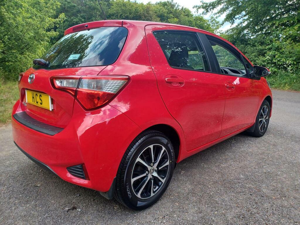 Toyota Yaris 1.5 Vvt-i Icon Tech Euro 6 Red #2