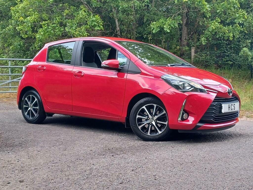 Toyota Yaris 1.5 Vvt-i Icon Tech Euro 6 Red