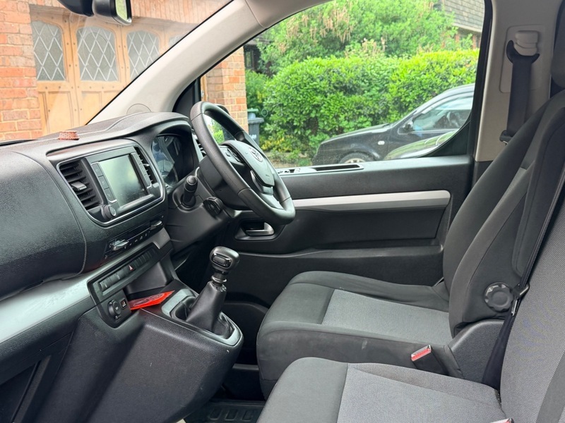Toyota Verso D-4d L1 Shuttle Grey #2