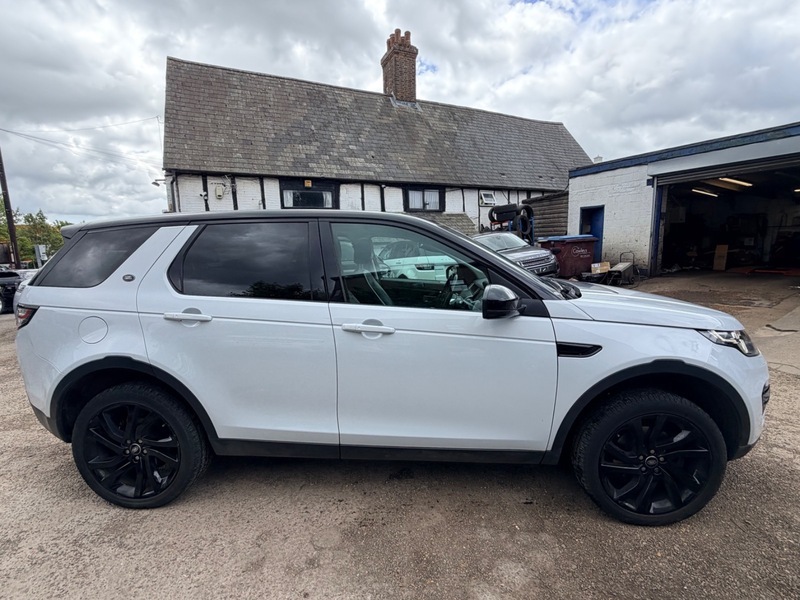 Land Rover Discovery Sport Td4 Hse Black CE18GPZ White #6