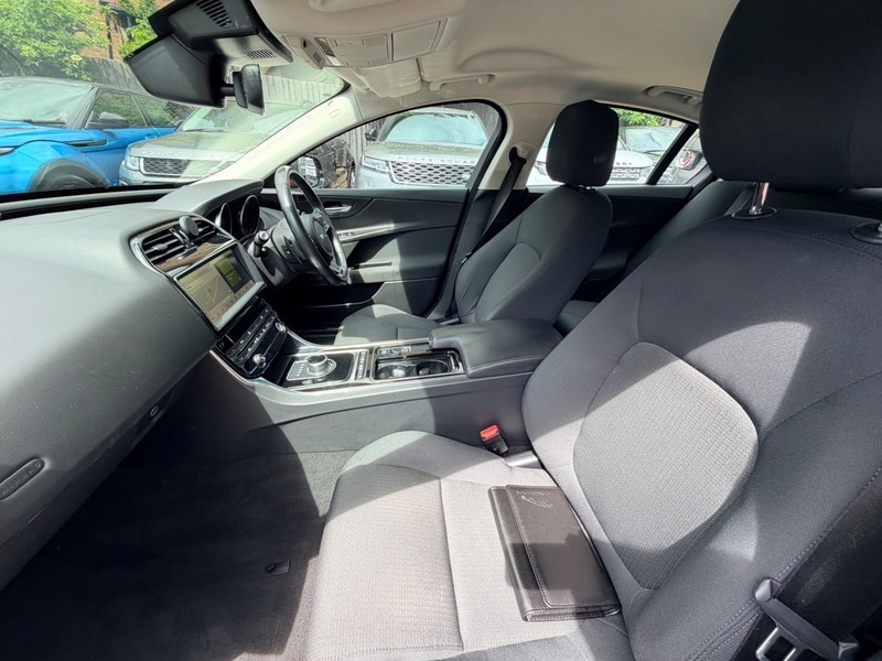 Jaguar XE D Se AF68PHV Red #2