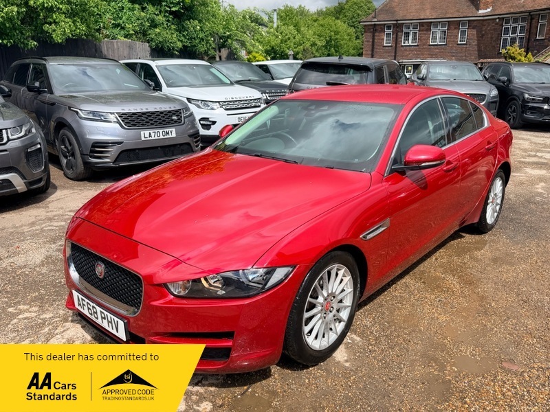 Jaguar XE D Se Red