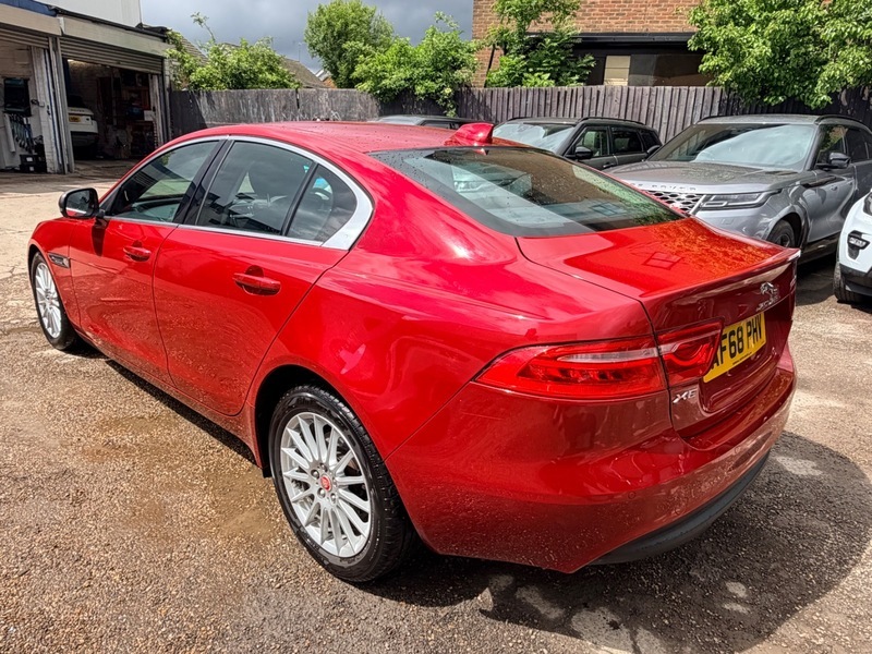 Jaguar XE D Se AF68PHV Red #6
