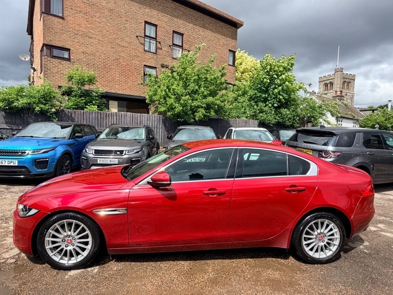 Jaguar XE D Se AF68PHV Red #4