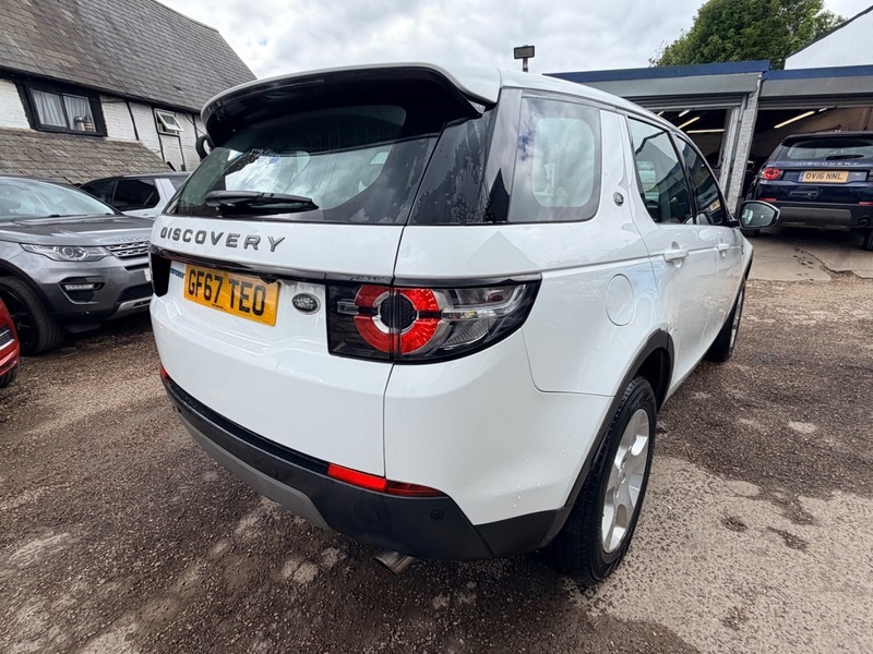 Land Rover Discovery Sport Ed4 Se Tech GF67TEO White #2