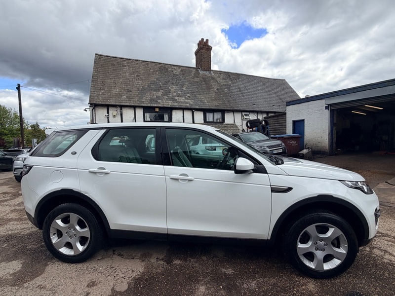 Land Rover Discovery Sport Ed4 Se Tech GF67TEO White #4