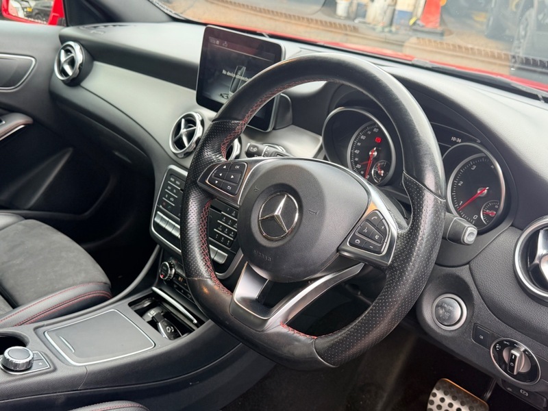 Mercedes-Benz GLA Class Gla 220 D 4Matic DU17JXP Red #2