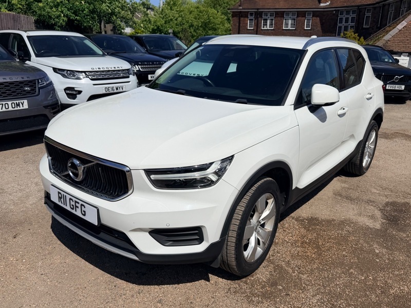 Volvo XC40 T3 Momentum R11GFG White #2