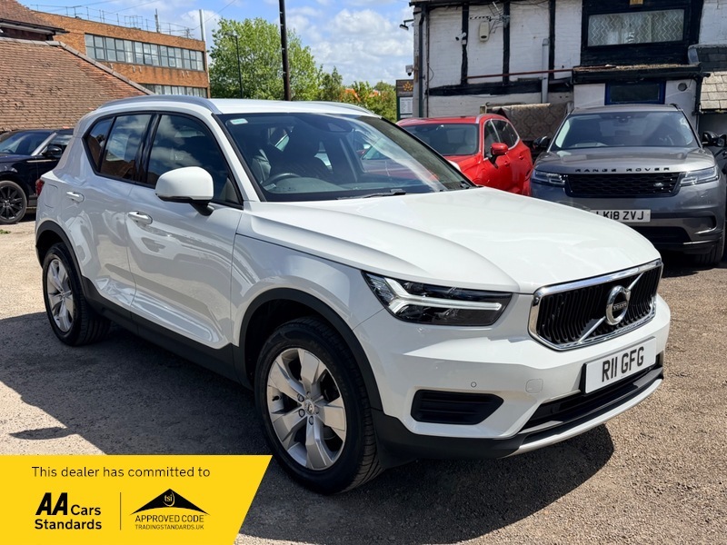 Volvo XC40 T3 Momentum White