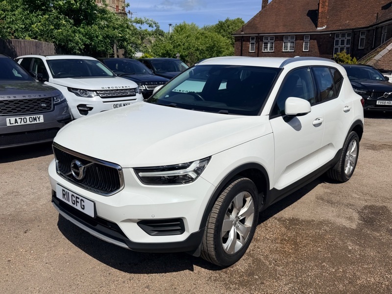 Volvo XC40 T3 Momentum R11GFG White #4