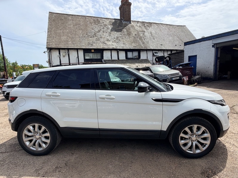Land Rover Range Rover Evoque Ed4 Se Tech LO18XKW White #3