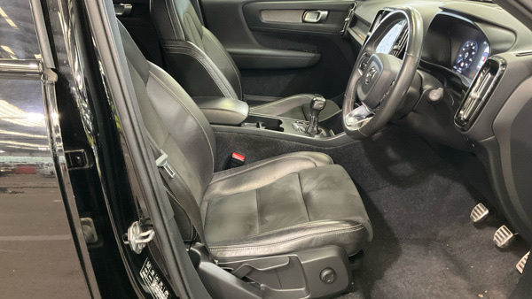 Volvo XC40 D3 R-design YO68TYS Black #5