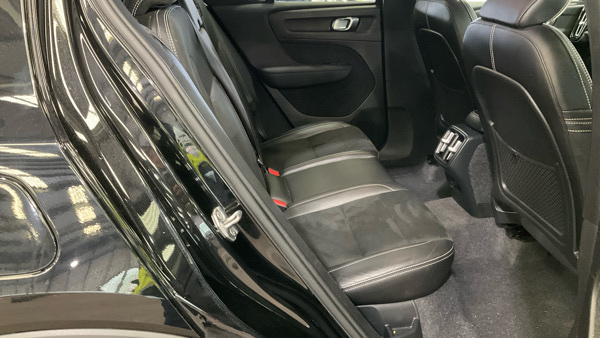 Volvo XC40 D3 R-design YO68TYS Black #4