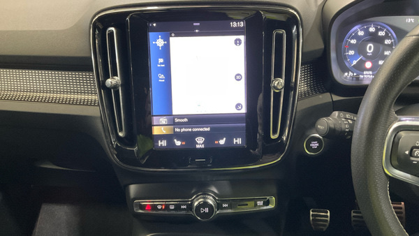 Volvo XC40 D3 R-design YO68TYS Black #3