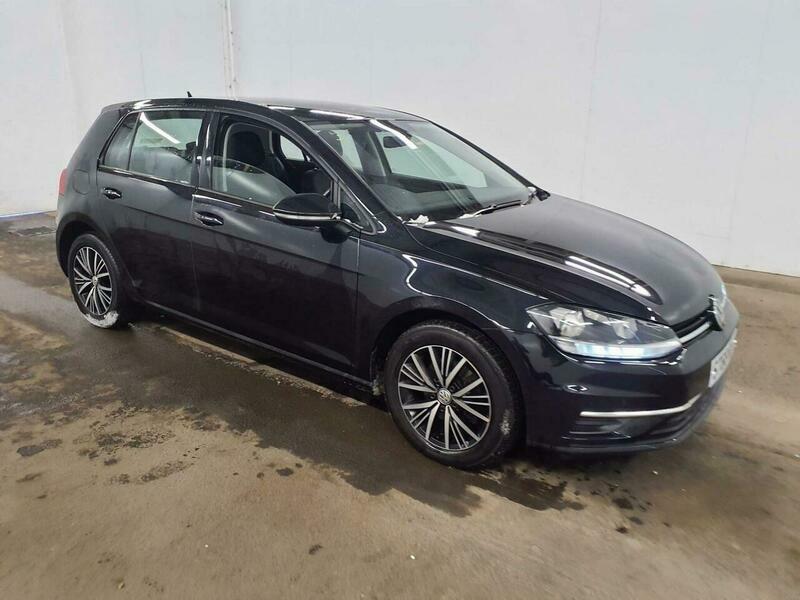 Volkswagen Golf 2.0 Tdi Se Nav ST68RLX Black #2