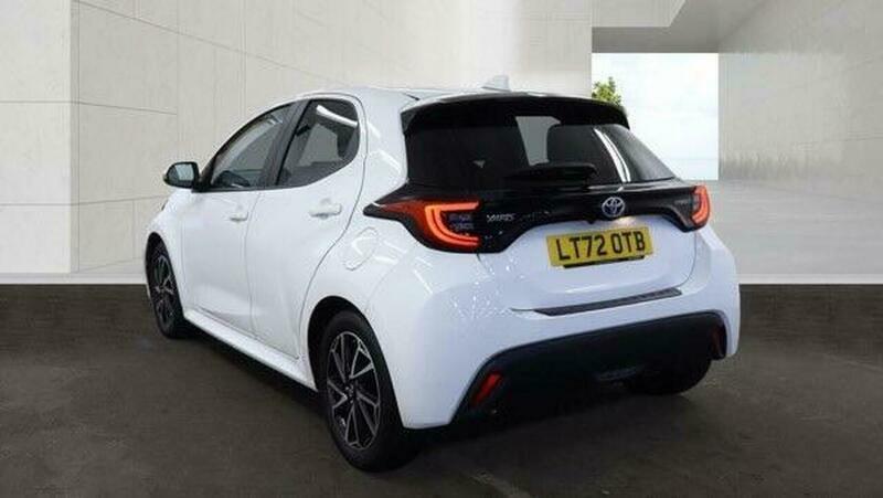 Toyota Yaris 1.5 Vvt-h Design E-cvt LT72OTB White #4