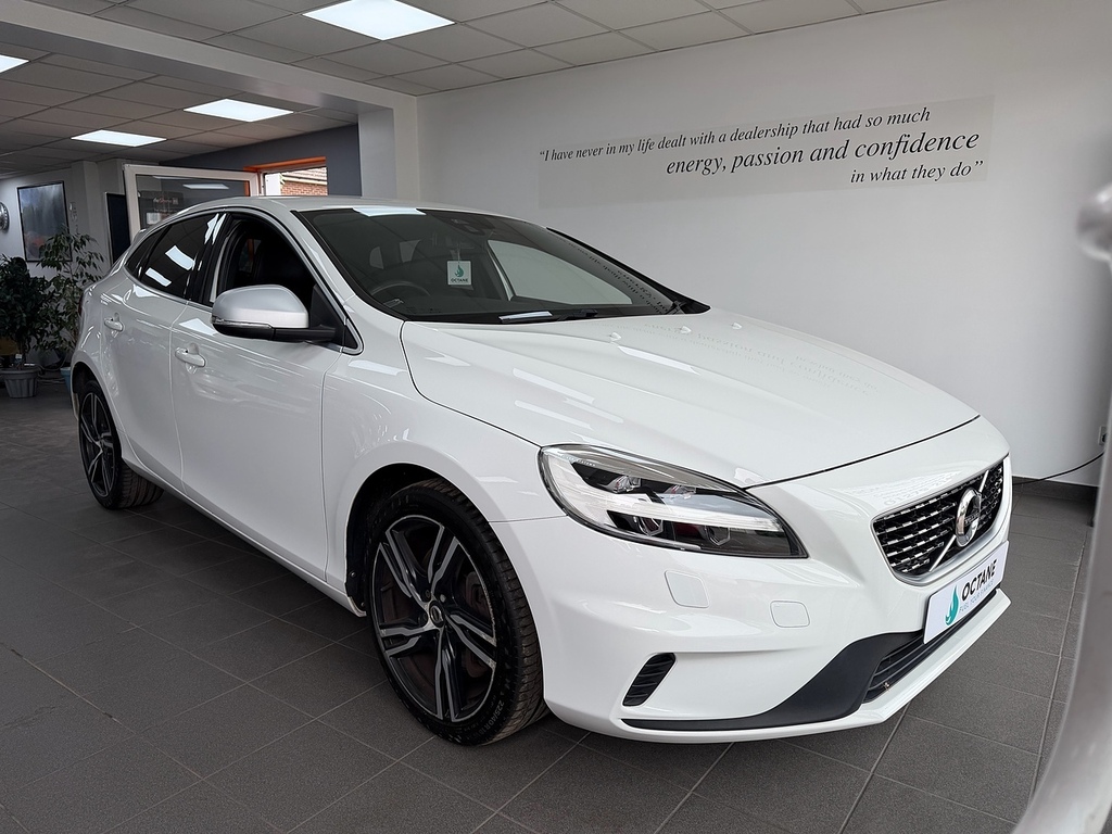 Volvo V40 T3 R-design Pro White