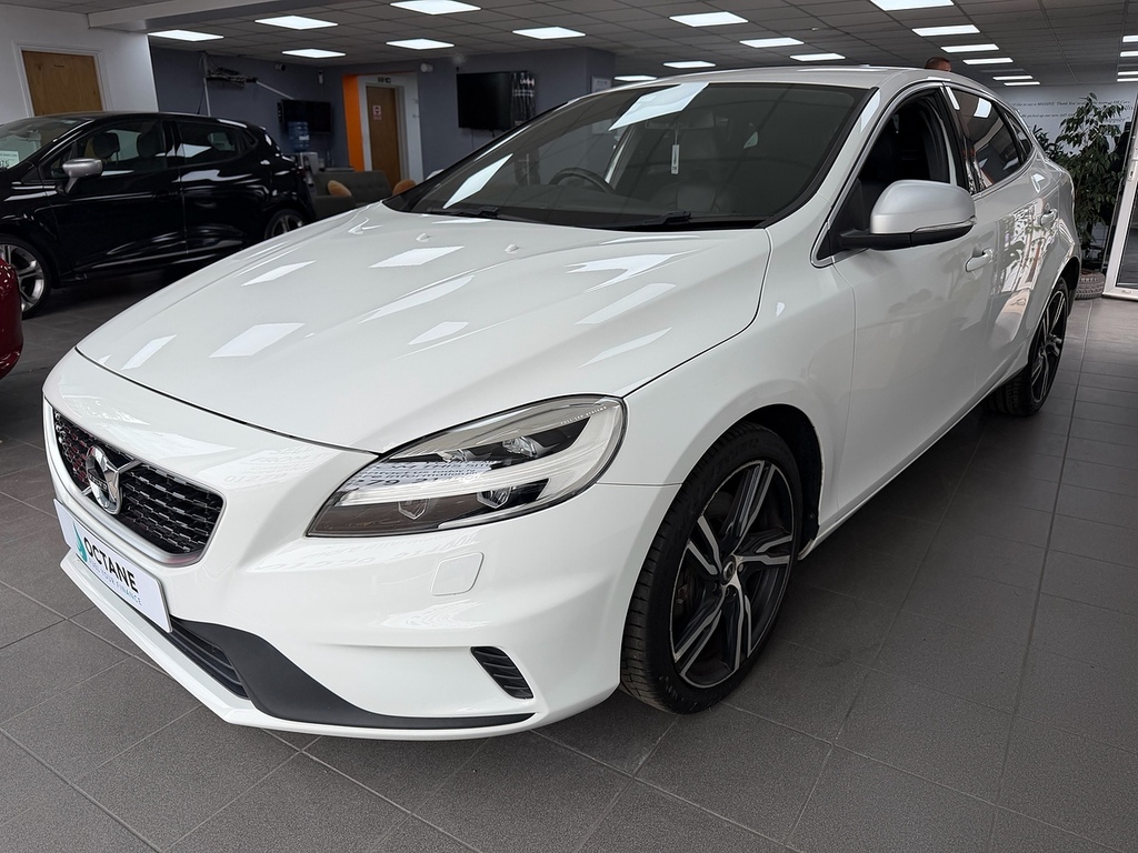 Volvo V40 T3 R-design Pro White #2