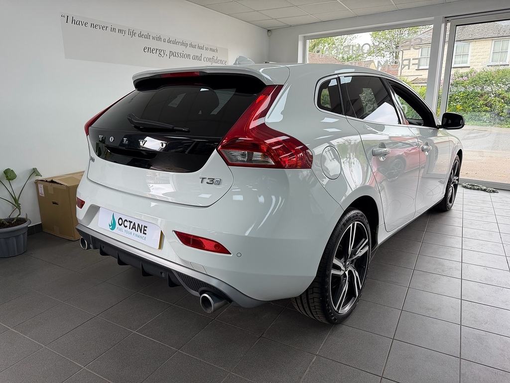 Volvo V40 T3 R-design Pro White #4
