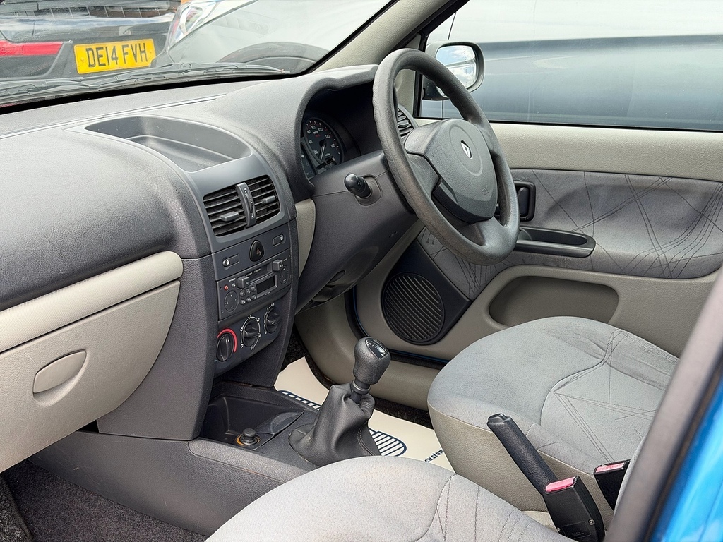 Renault Clio Authentique Blue #5