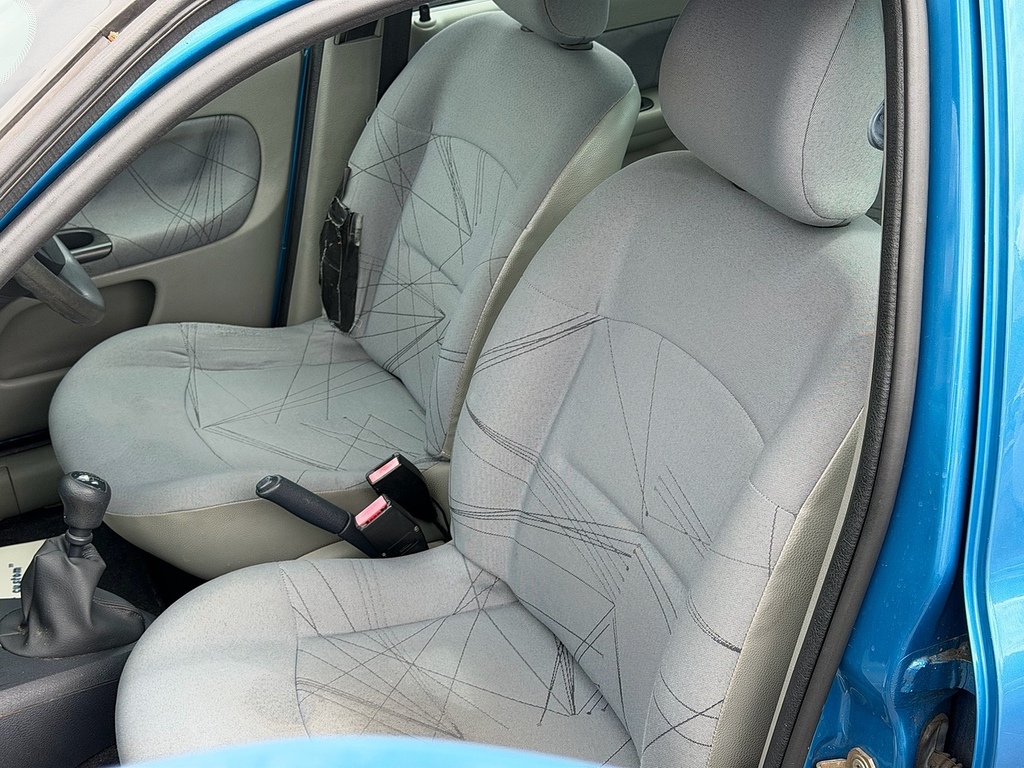 Renault Clio Authentique Blue #6