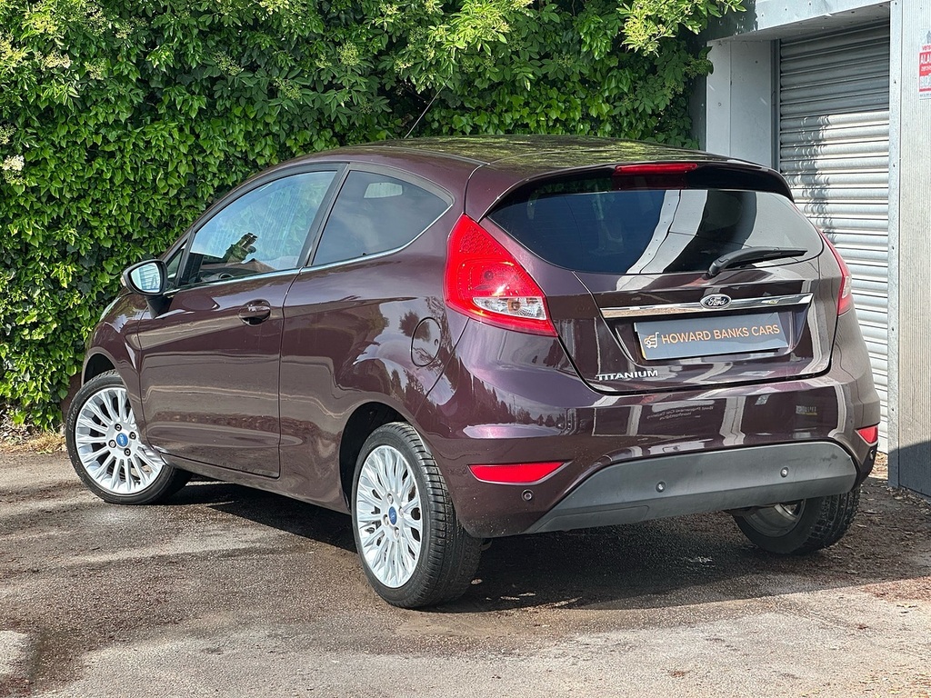 Ford Fiesta Titanium Red #4