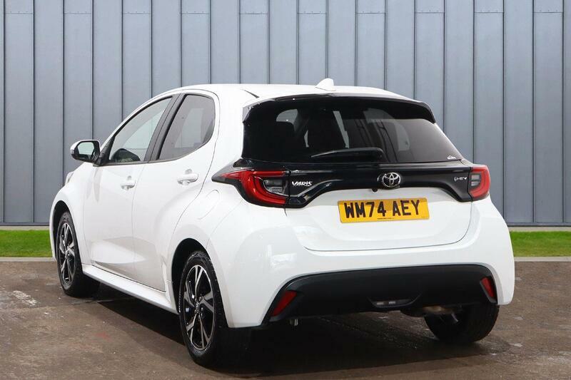 Toyota Yaris 1.5 Vvt-h Design E-cvt Euro 6 Ss WM74AEY White #3