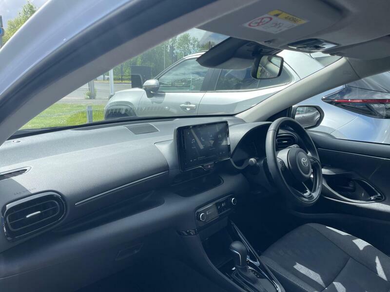Toyota Yaris 1.5 Vvt-h Design E-cvt Euro 6 Ss WM74AEY White #2