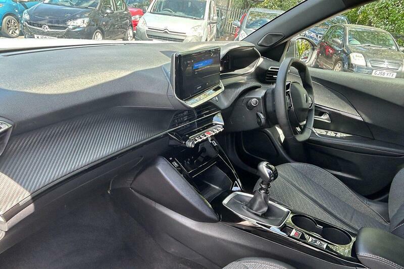 Peugeot 2008 1.2 Puretech Allure Euro 6 Ss FV74CJO White #2